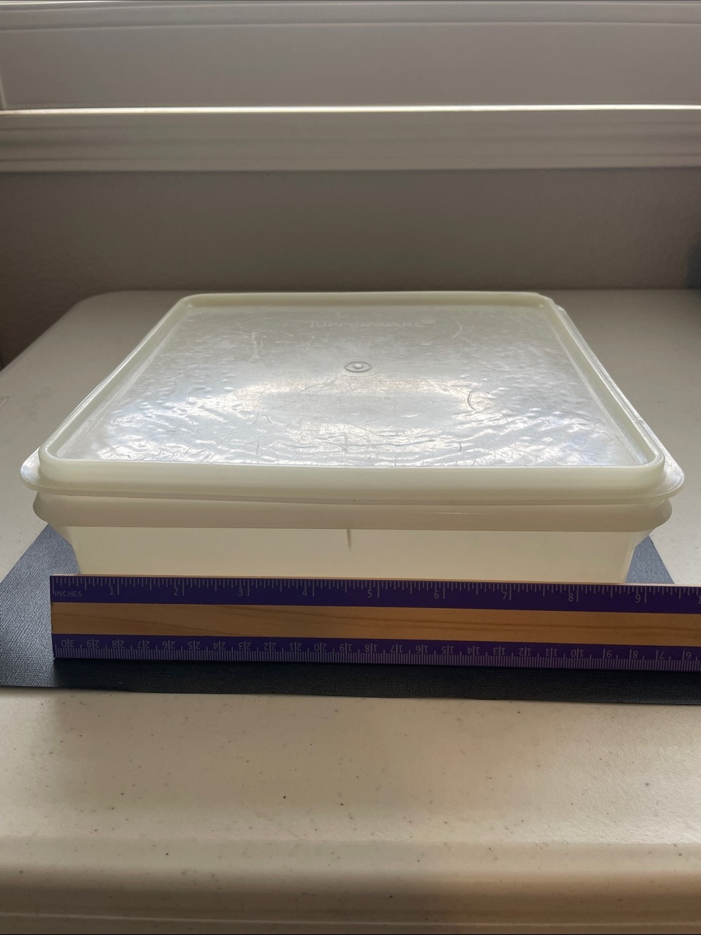 Tupperware Keeper - Square Storage (514-20) with Lid (515-19) - see photos!